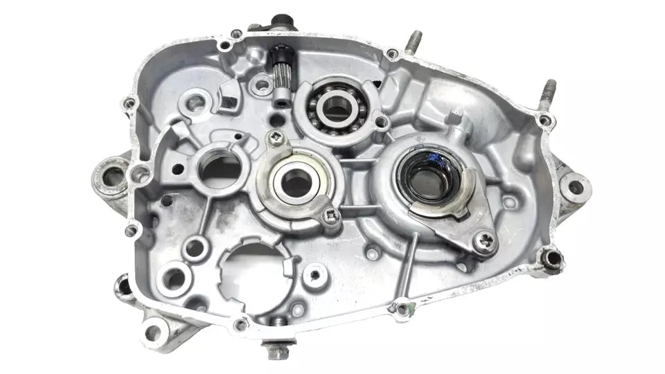 Carter moteur central droit Yamaha DT125LC 1987 n°3 Réf : 10V-15121-02-00