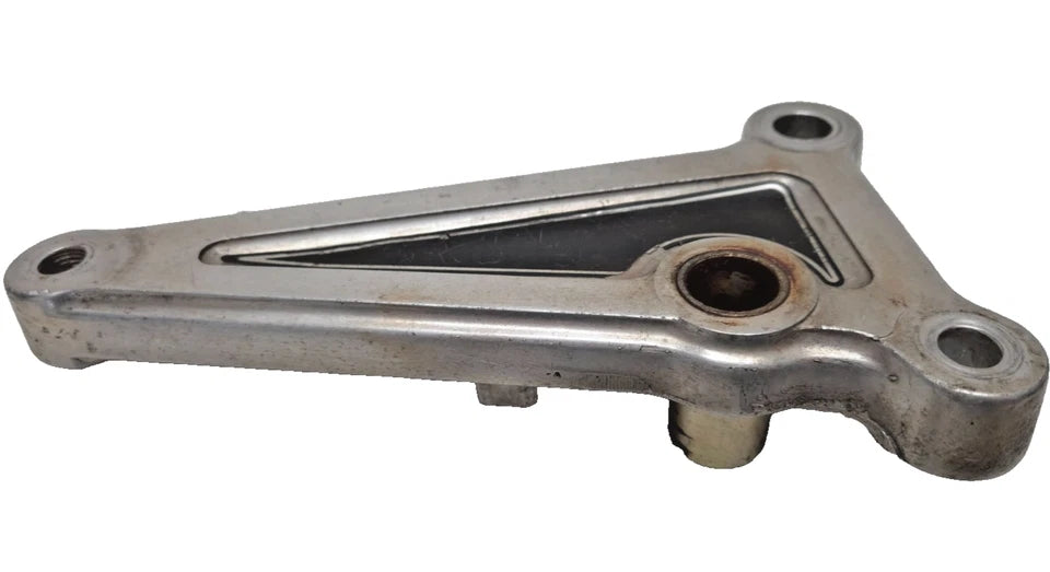 Support repose-pied arrière droit Honda CM 125 Custom 1995 Réf : 50600-KB4-000