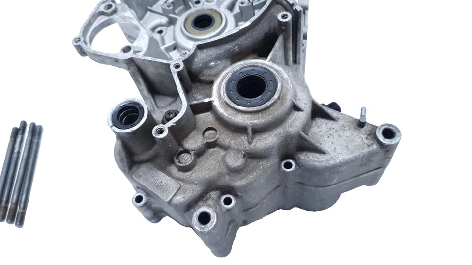 Carters moteur centraux AM6 Yamaha TZR 50 2005 Réf : 5WXE51500000