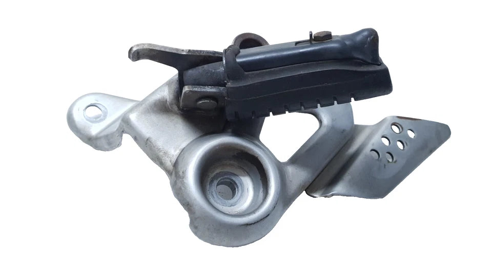 Repose-pied avant droit Honda CBF 125 2010 Réf : 50701-KWF-900