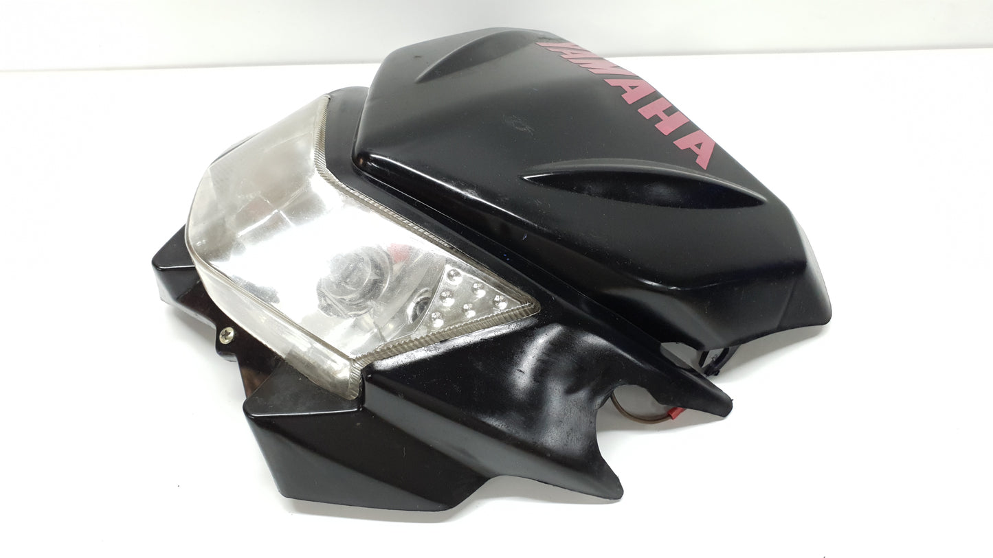 Plaque phare Yamaha montée sur Yamaha DT125LC 1987 n°6 Front light