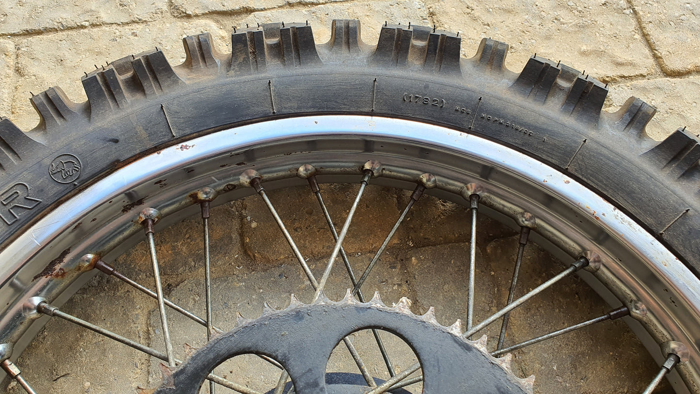 Roue arrière Yamaha DT125LC 1987 n°8 Réf : 94418-18171-00 Rear wheel