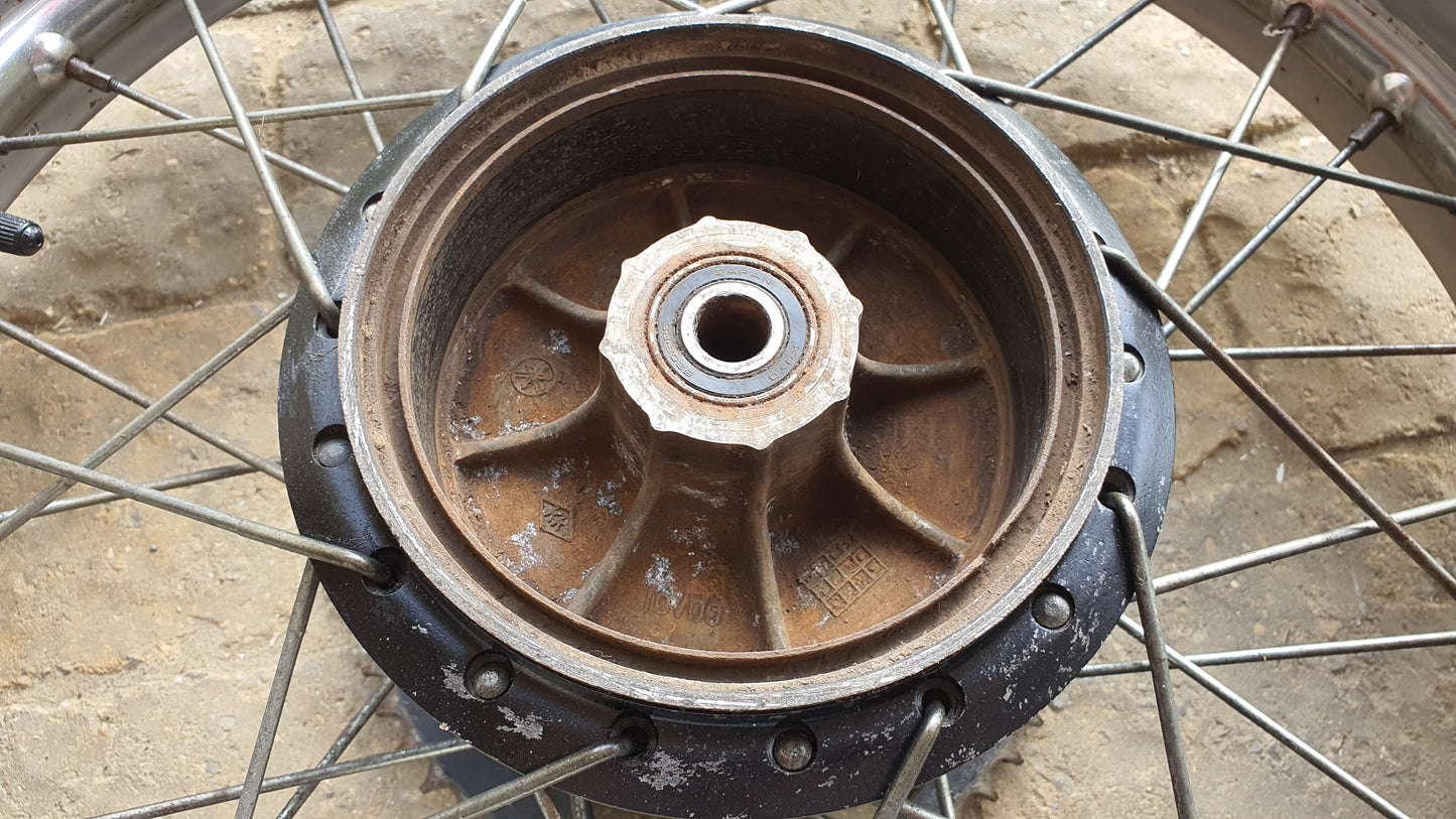 Roue arrière Yamaha DT125LC 1987 n°8 Réf : 94418-18171-00 Rear wheel