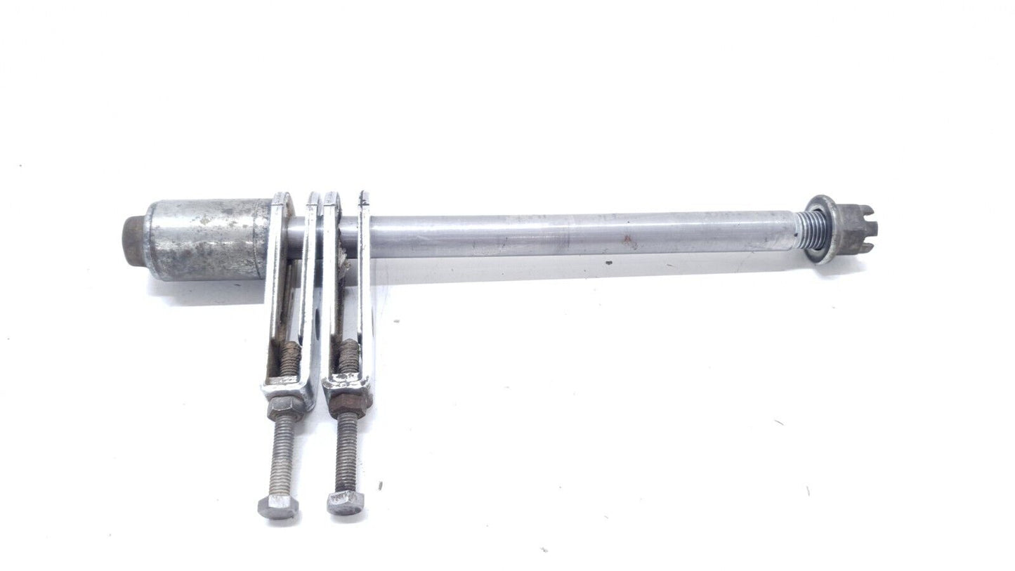 Axe de roue arrière Honda CB 125 T 1981 Réf : 42301-304-972 Rear wheel axle