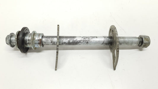 Axe de roue arrière Suzuki TSR 125 1990 Réf : 64711-03D00-000 Rear wheel axle