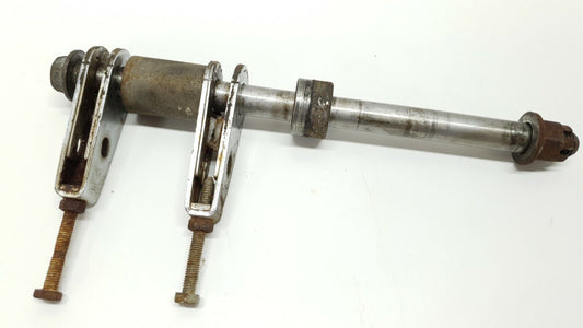 Axe de roue arrière Honda CB125T 1978 Réf : 42301-304-972 Rear wheel axle