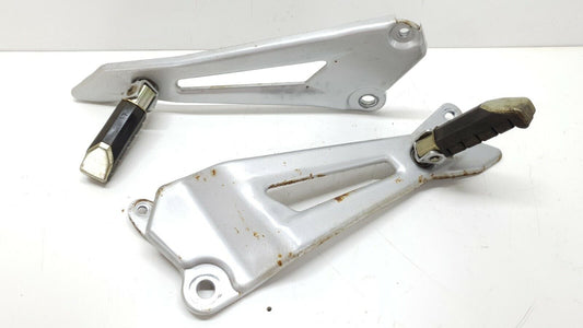 Cales pieds arrière Yamaha YBR 125 2010 Réf : 3D9-F7462-00 Rear footrest