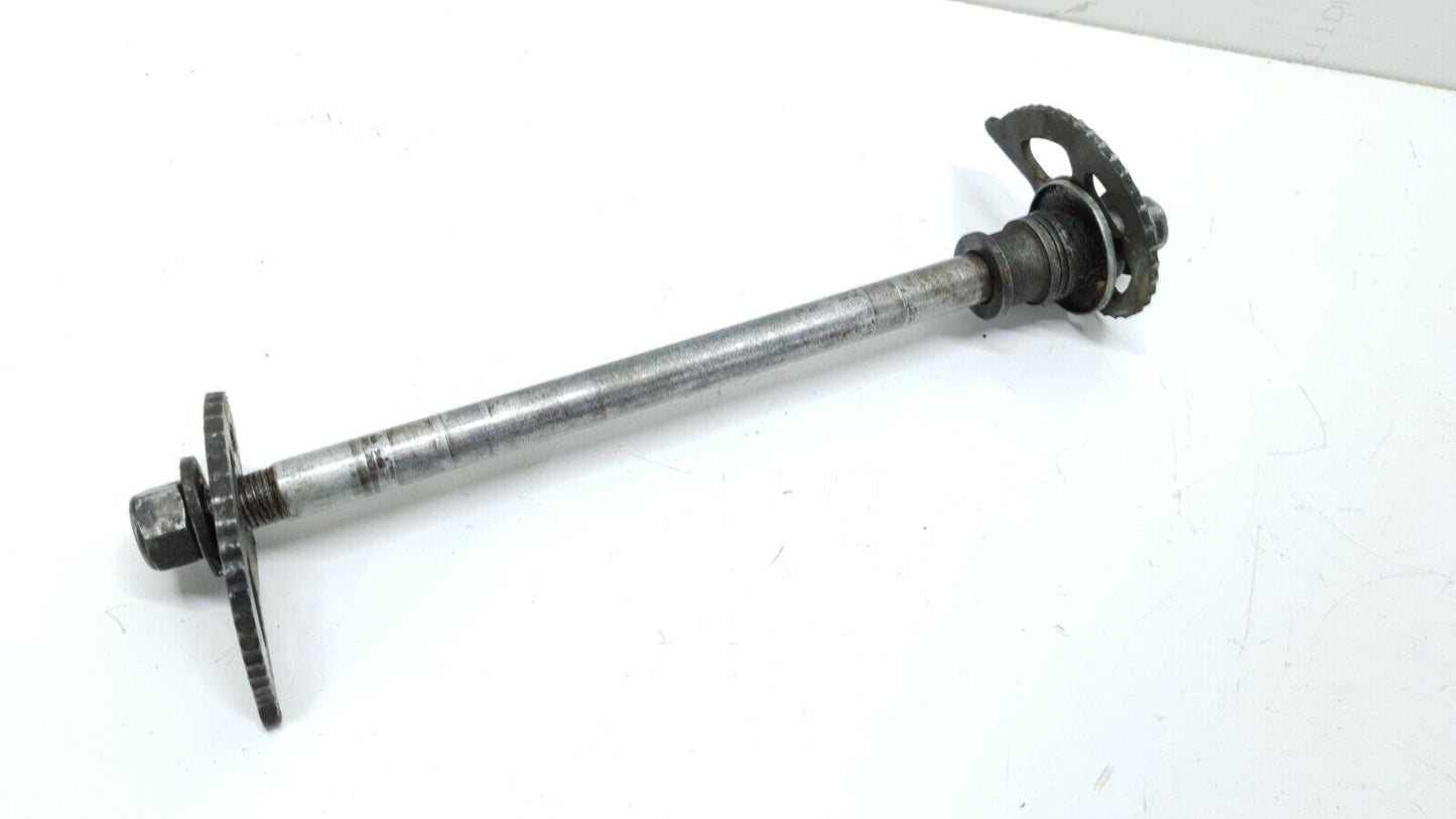 Axe de roue arrière & tendeurs Suzuki 125 DR 1985 Réf : 64711-44A11-000 Axle