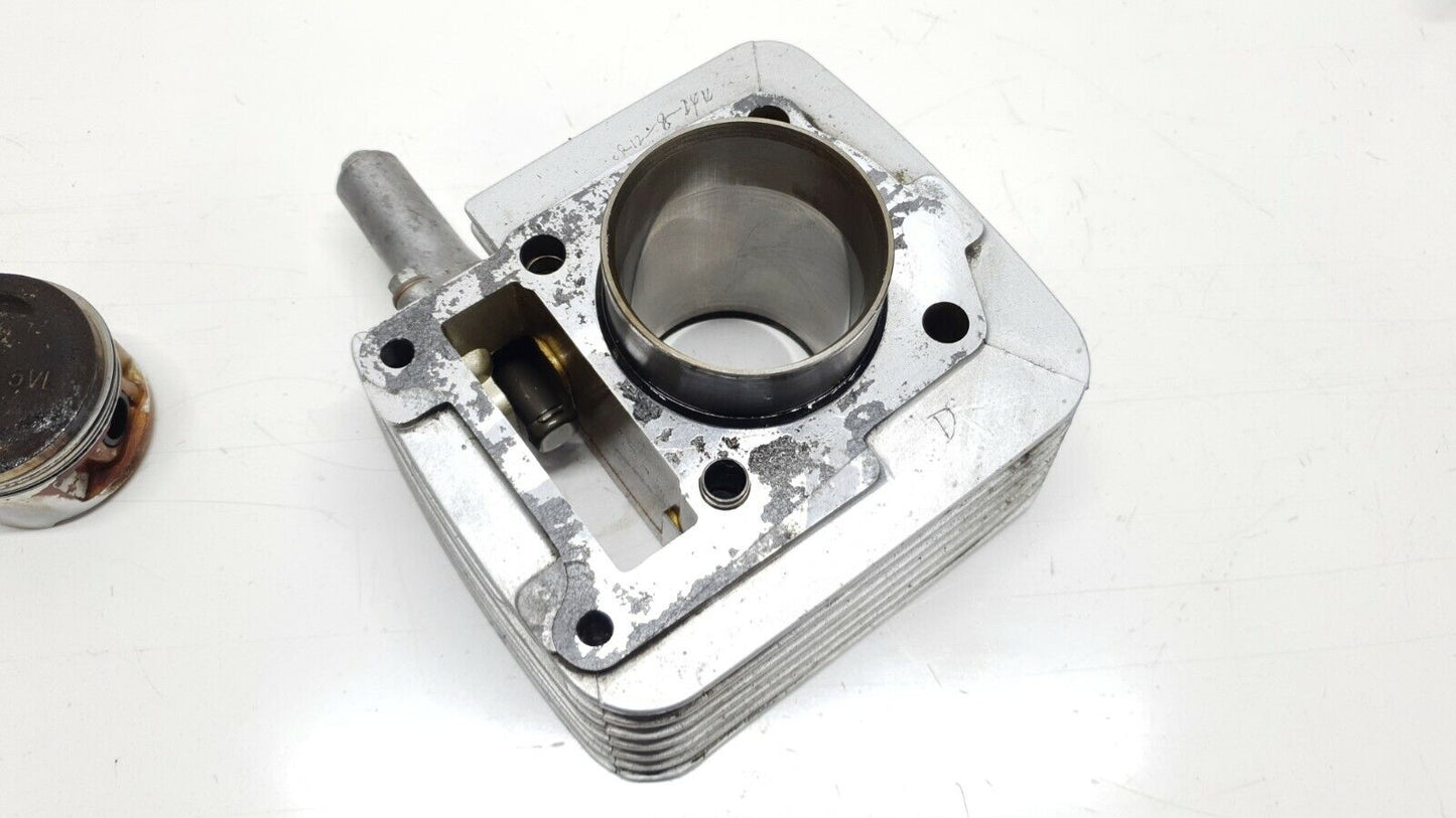 Cylindre et piston 54mm Yamaha YBR 125 2006 Réf : 5VLE13101000 Cylinder