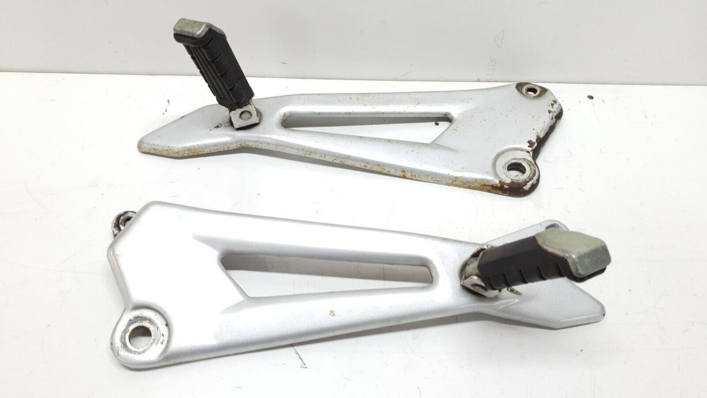 Reposes pieds arrière Yamaha YBR 125 2006 Réf : 5VL-F7452-00 Rear footrest