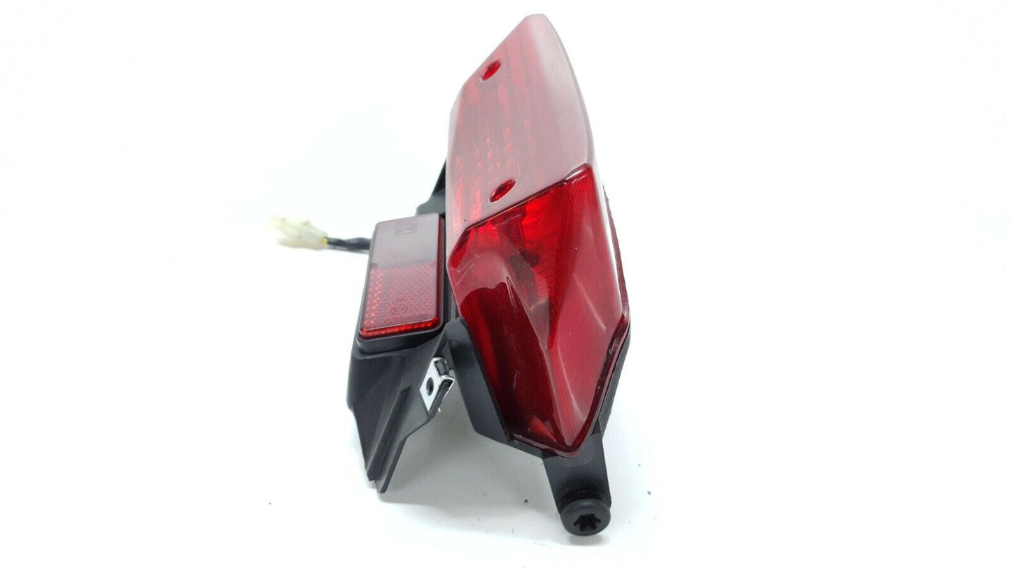 Feu arrière Yamaha YBR 125 2011 Réf : 5VL-Y8471-01 Rear Light