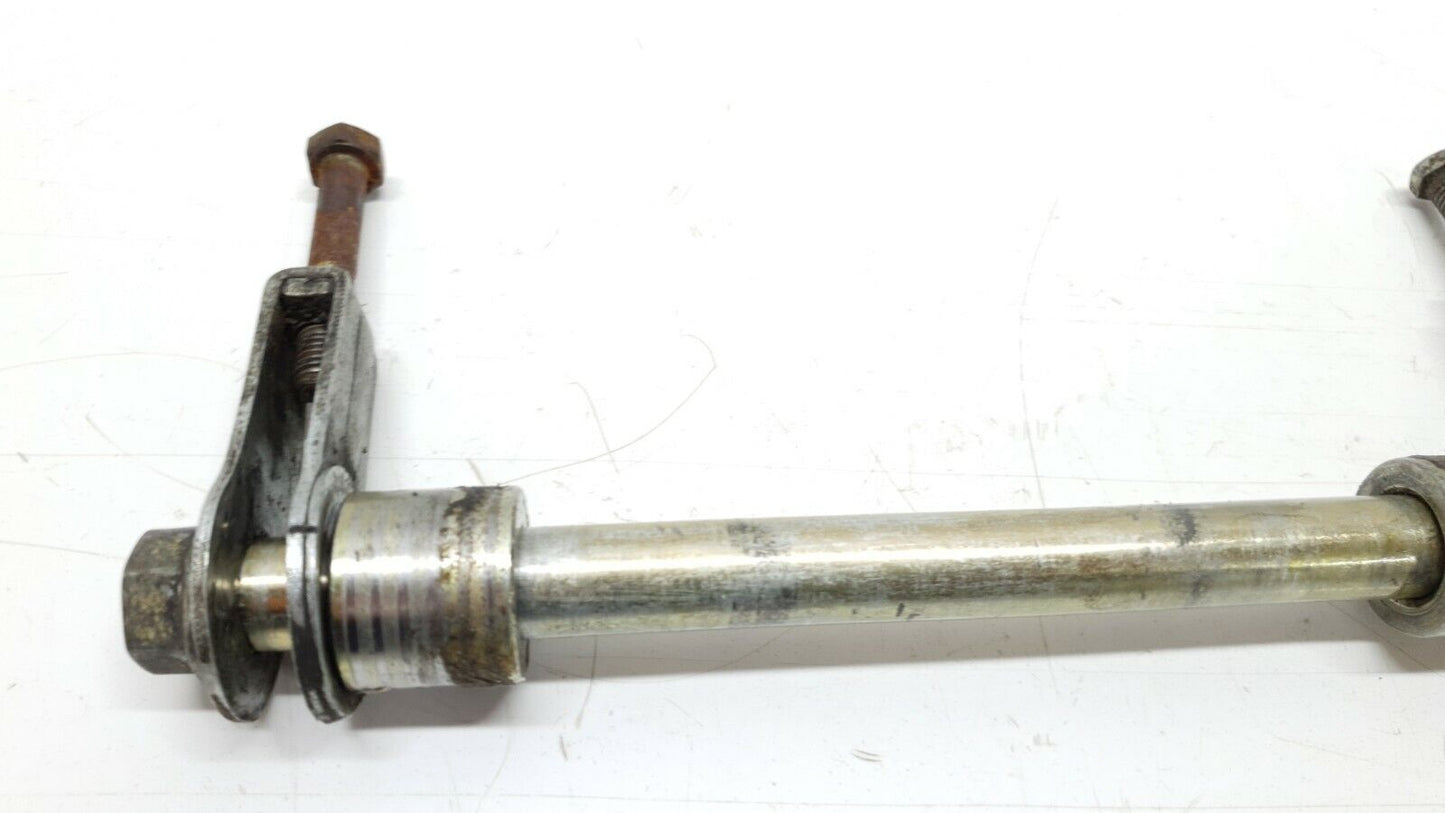 Axe de roue arrière Yamaha YBR 125 2006 Réf : 5VLF53810100 Rear wheel axle