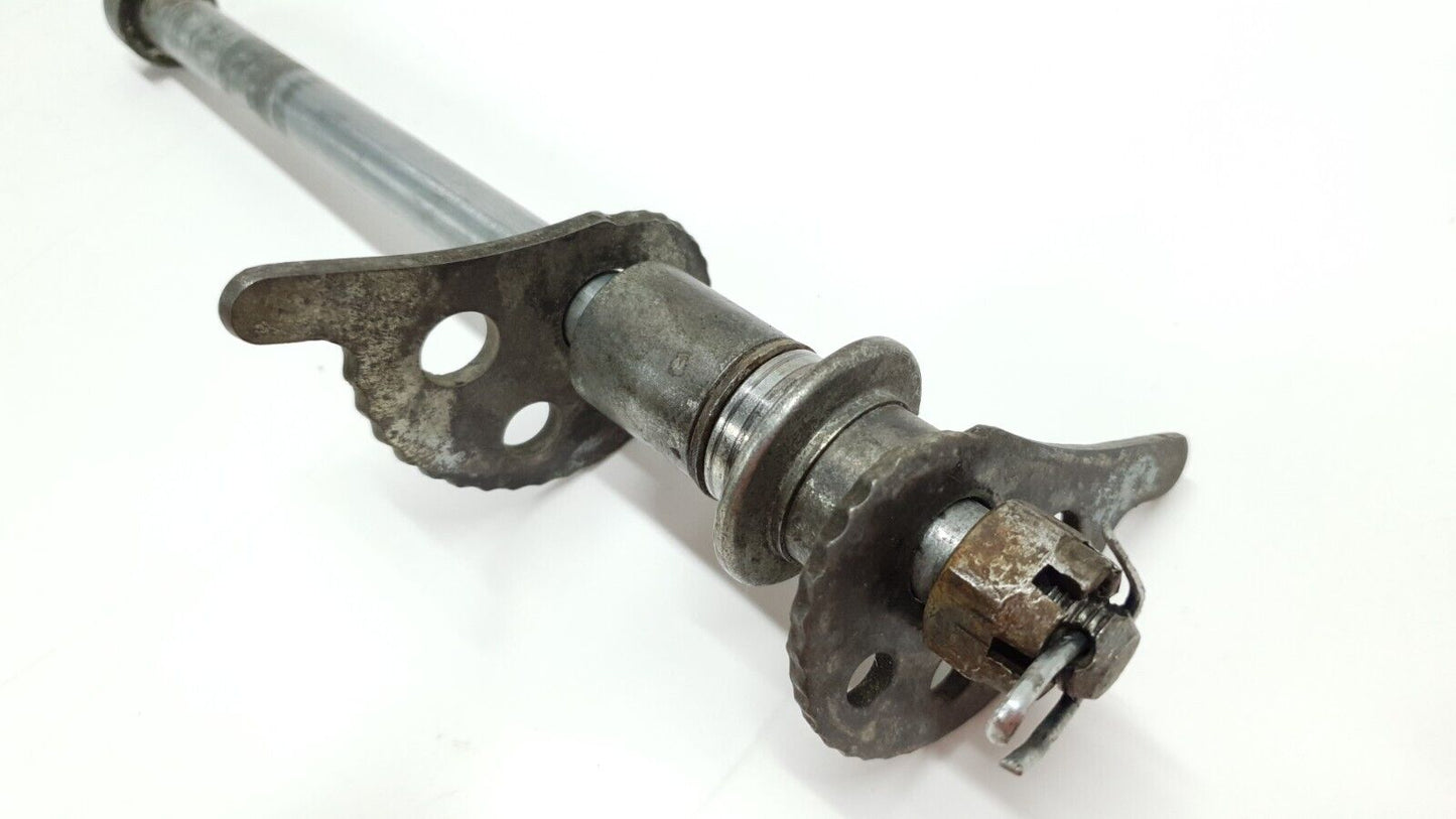 Axe de roue arrière Yamaha DT125LC 1982 10V Rear wheel axle