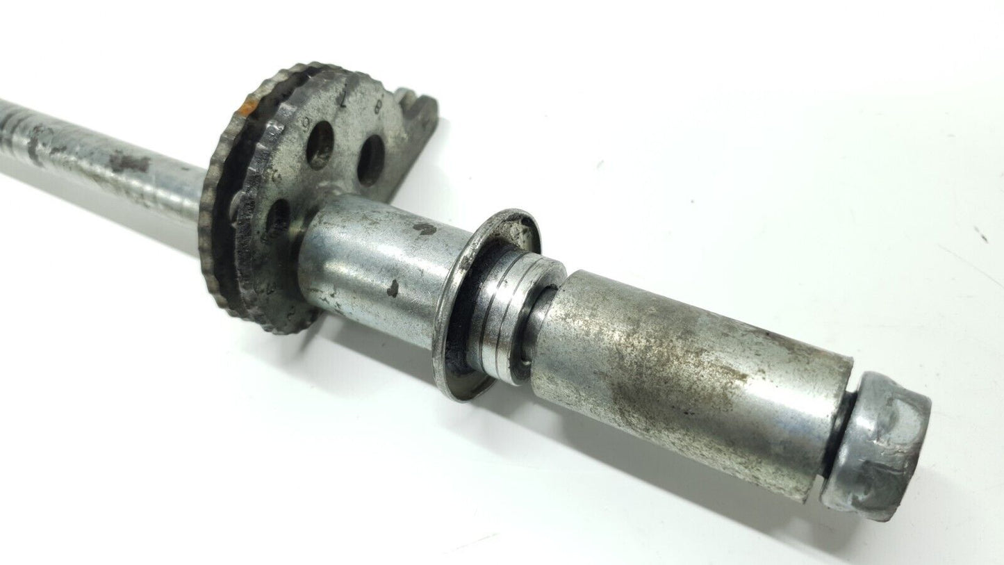 Axe de roue arrière Yamaha DT125LC 1987 n°11 Réf 37F-25381-00-00 Rear wheel axle