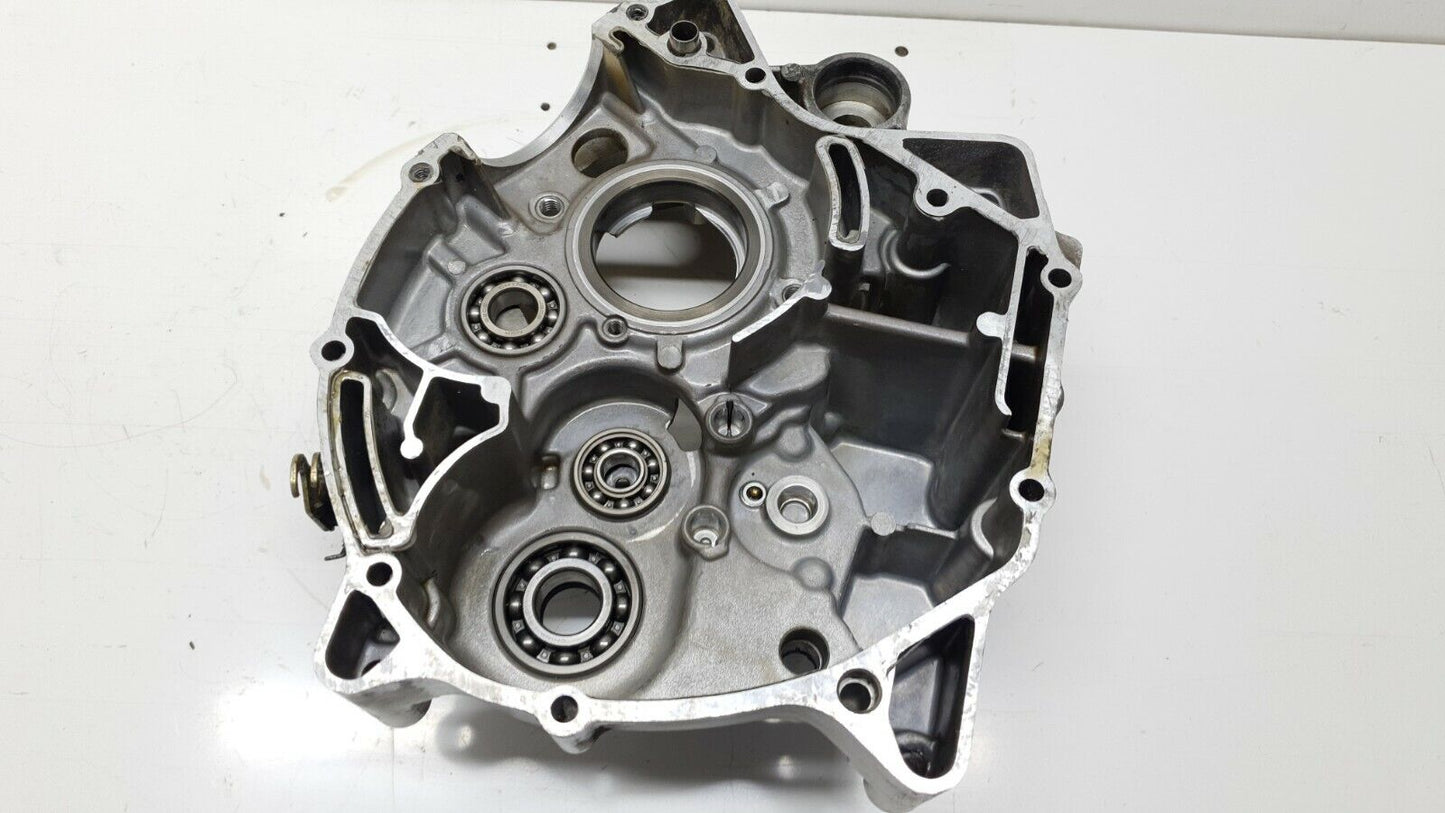 Carter moteur central gauche Yamaha YBR 125 2006 Réf : 5VL-W1510-11 Crankcase